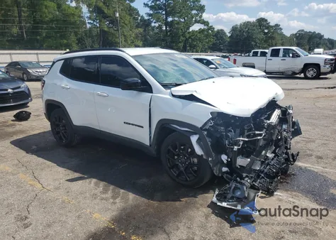 2025 Jeep Compass Latitude z USA, uszkodzony, nr VIN 3C4NJDBN5ST529503